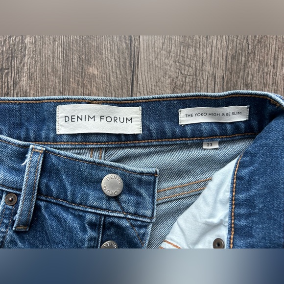 Aritzia Denim Forum The Yoko Highrise Slim Jeans - Size 23 - Picture 4 of 4